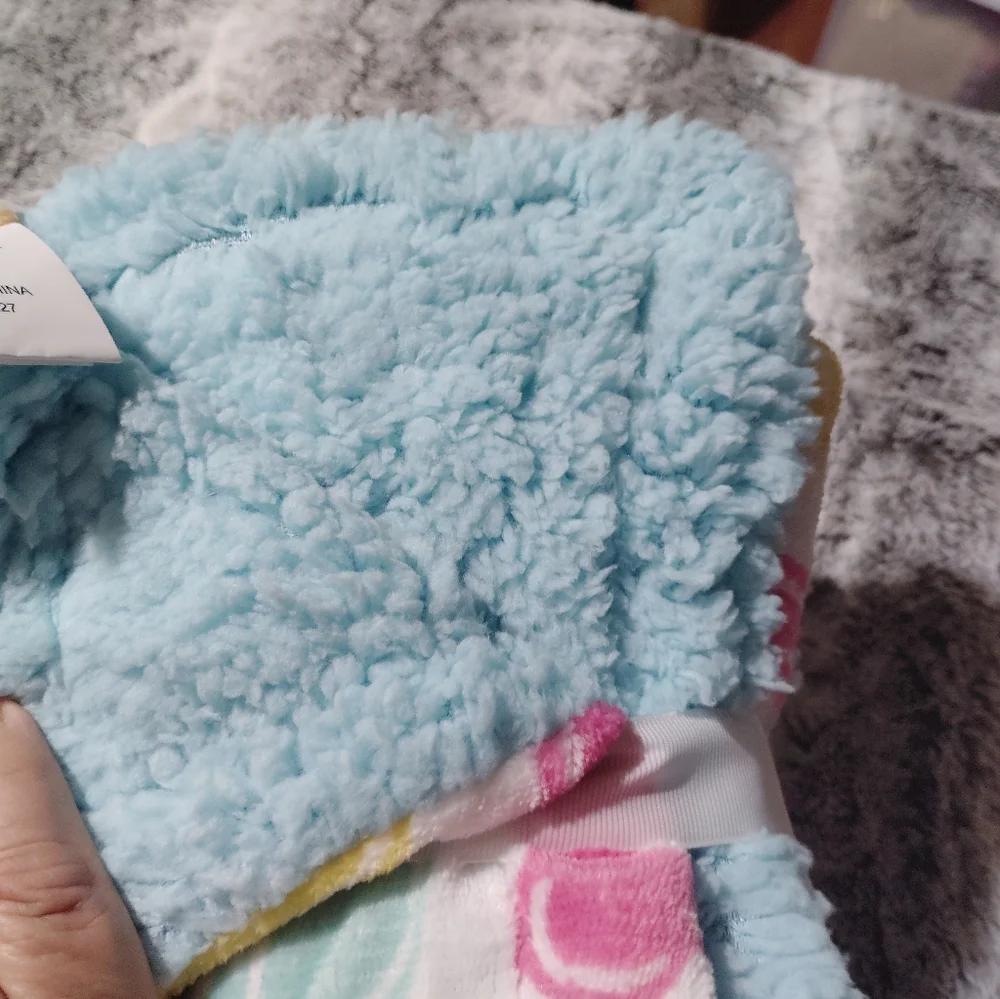 Microlight Berber Throw Blanket